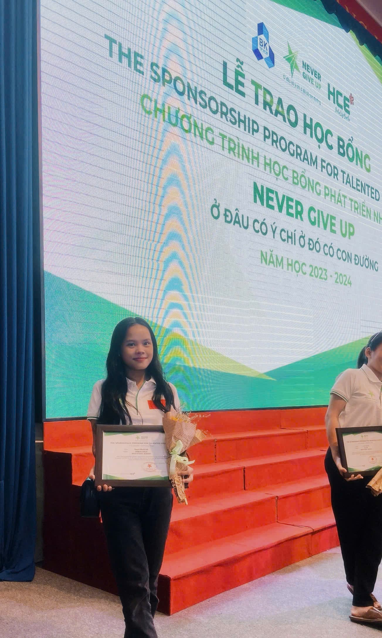 Học bổng “NEVER GIVE UP” (2024)